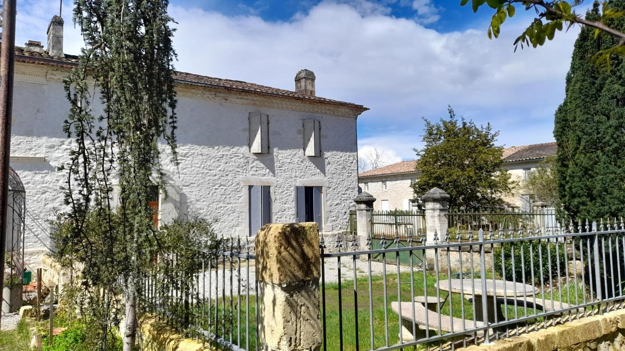 Hotel Le Clos Des Quatre Lieues à Cartelegue Extérieur photo